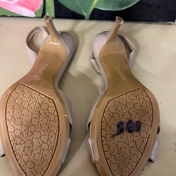 Calvin Klein patent cream kitten heals - size 6 - Picture 7 of 7
